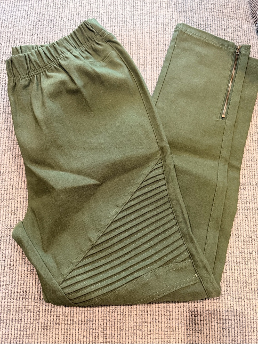 NWOT Tickled Teal Olive Military Green Ribbed Knee Zip Ankle Jogger Jegging Pant